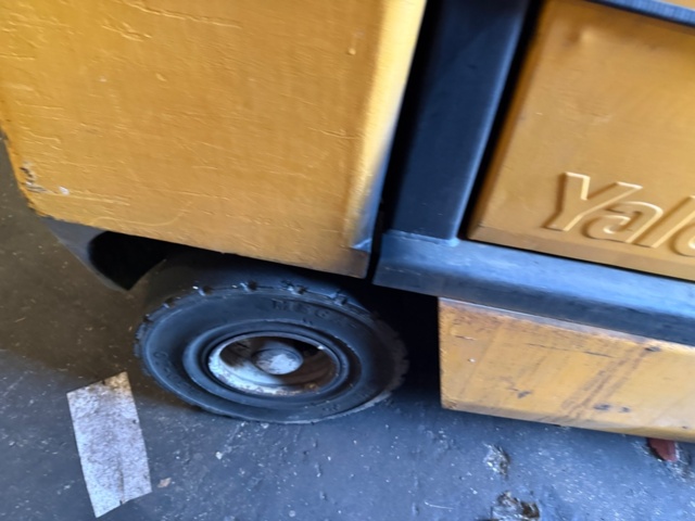 1460237-19 Motviktstruck Yale DFG 30 1995  "3000kg"