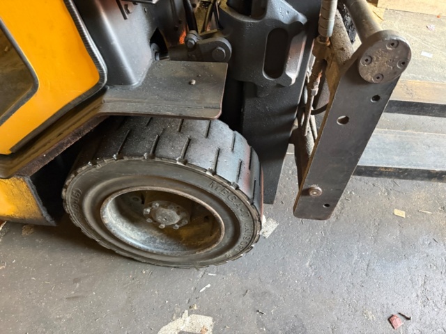 1460237-18 Motviktstruck Yale DFG 30 1995  "3000kg"