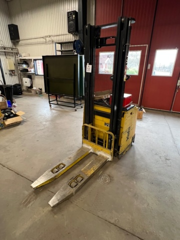 1426851-1 Articulated stacker Yale MS12x-34