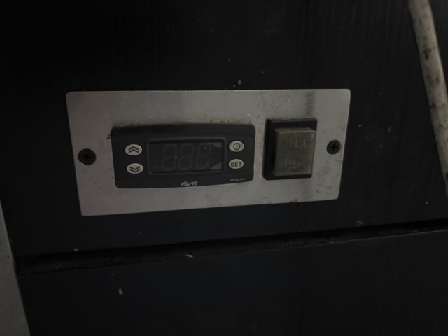 1442263-4 Refrigerated buffet on wheels