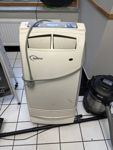 1442264-2 Portable AC, sidewalk speaker and vacuum cleaner