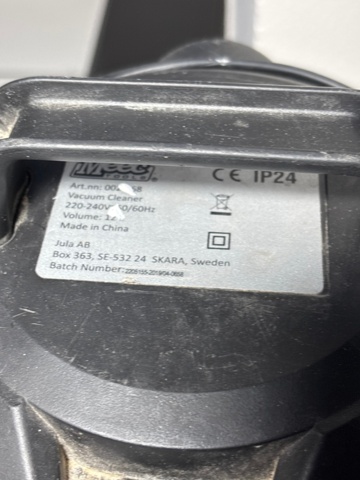 1442264-4 Portable AC, sidewalk speaker and vacuum cleaner