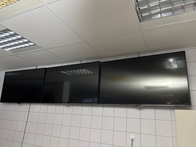 1442266-1 Monitors 3 pcs - Andersson 42"