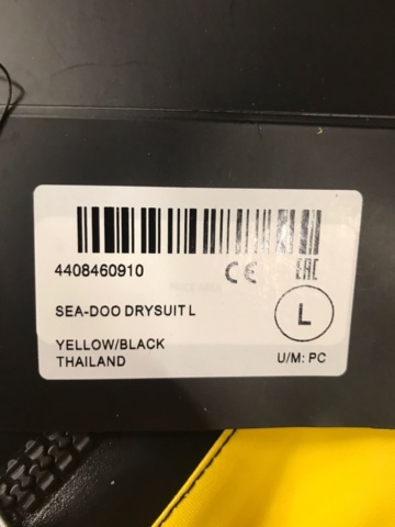 1409384-57 Parti med flytvästar, våtdräkter, skor, glasögon, kläder etc. Seadoo