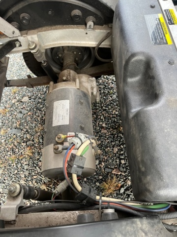 1426884-17 Electric transport vehicle Club Car Carryall 500