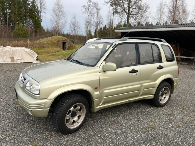 1426885-1 Suzuki Grand Vitara 5-door 2.5 4WD Manual, 144hp, -2000