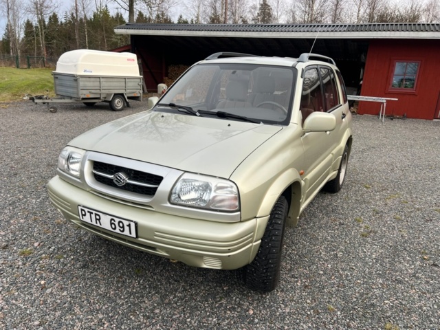 1426885-3 Suzuki Grand Vitara 5-door 2.5 4WD Manual, 144hp, -2000