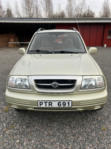 1426885-4 Suzuki Grand Vitara 5-door 2.5 4WD Manual, 144hp, -2000