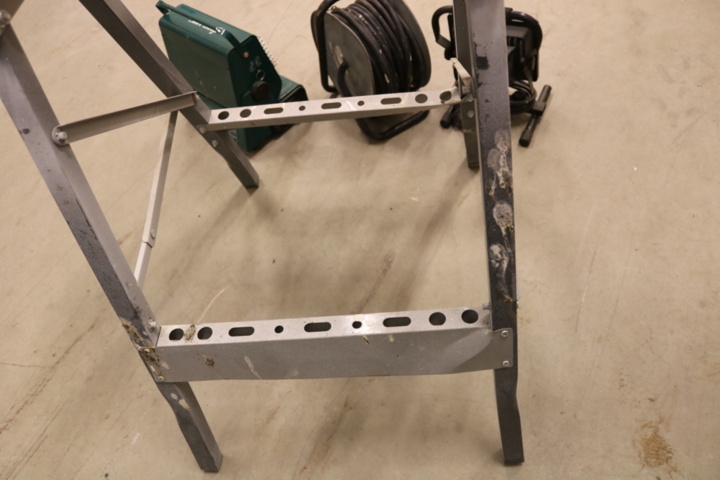 1416735-4 Arbetsbänk och elsaker