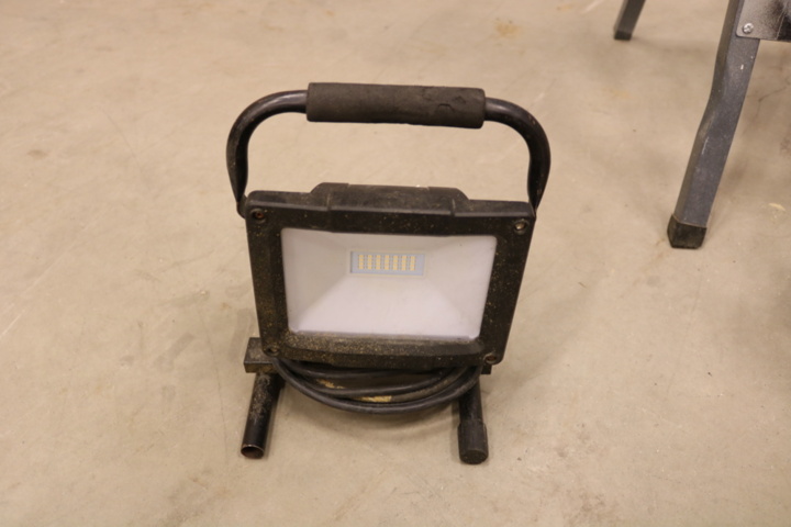 1416735-12 Arbetsbänk och elsaker