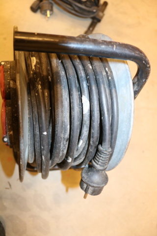 1416735-16 Arbetsbänk och elsaker