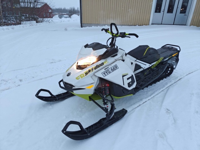 1462390-1 Ski-Doo Freeride 146, 850 E-tec 156hk, 2018 Endast 201 mil!