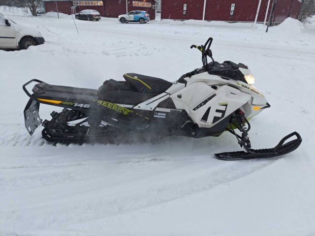 1462390-4 Ski-Doo Freeride 146, 850 E-tec 156hk, 2018 Endast 201 mil!