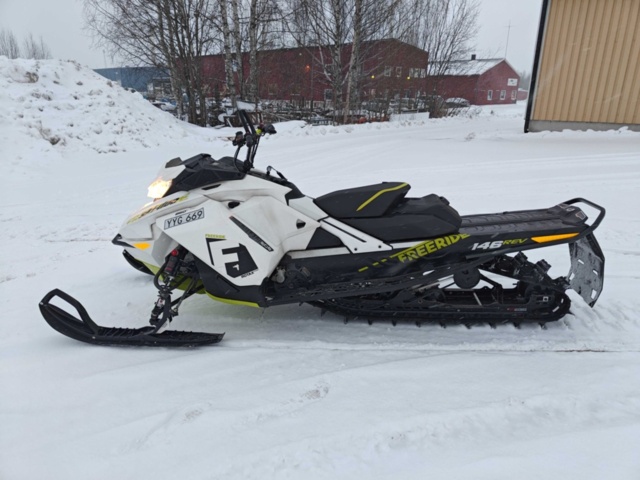 1462390-8 Ski-Doo Freeride 146, 850 E-tec 156hk, 2018 Endast 201 mil!