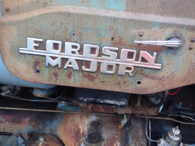 1462465-4 Två stycken veterantraktorer med reservmotorer