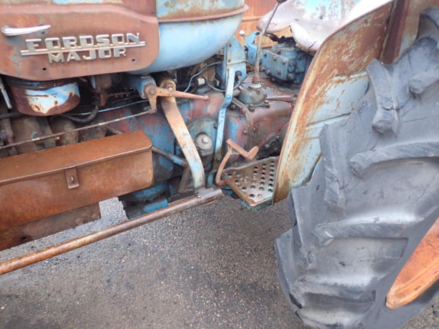 1462465-9 Två stycken veterantraktorer med reservmotorer