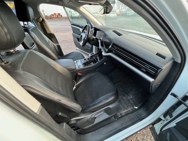 1462406-23 Volkswagen Touareg 3.0 V6 TDi 2020 Reparationsobjekt