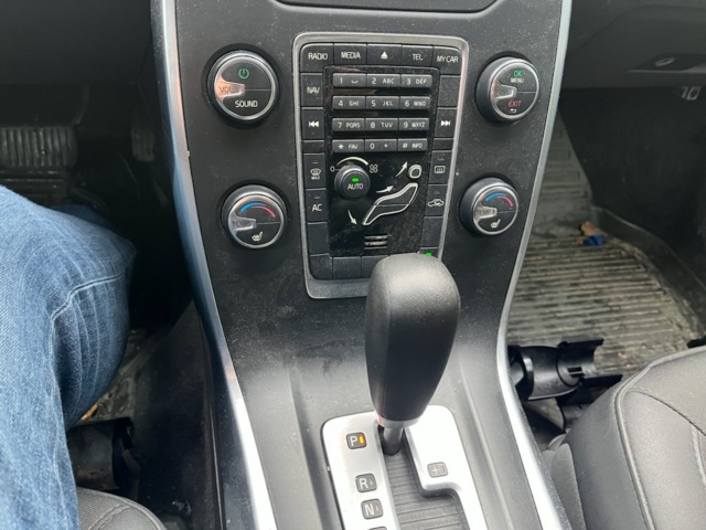 1462408-26 Volvo V70 T4F Powershift 2012 Repair item