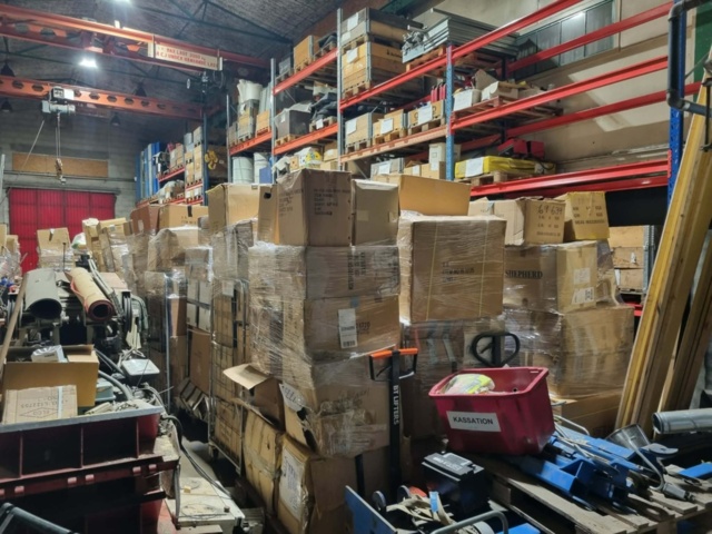 1372770-2 Parti med väskor och blandat innehåll – ca 45 pallar