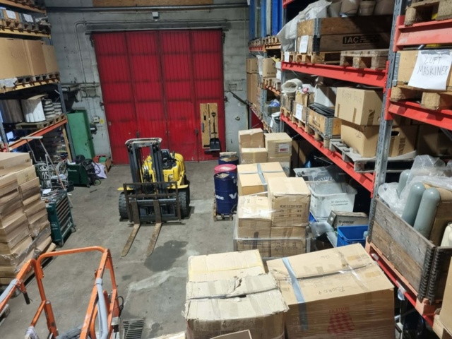 1372770-4 Parti med väskor och blandat innehåll – ca 45 pallar