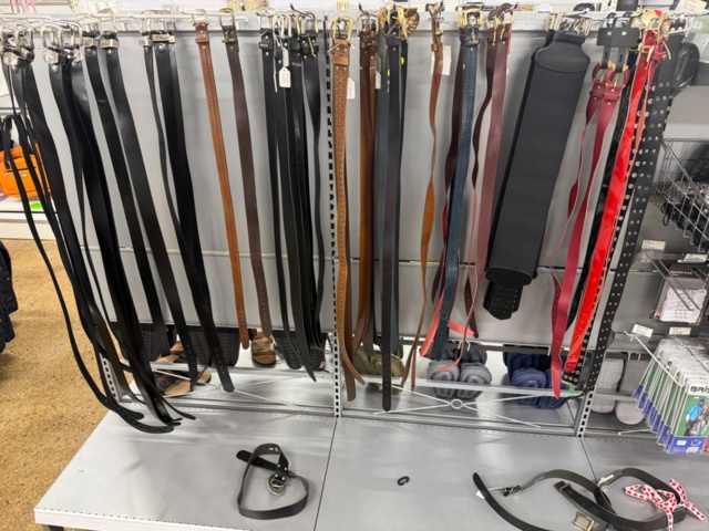 1372770-16 Parti med väskor och blandat innehåll – ca 45 pallar