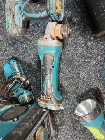 1431605-12 Tool kit - Makita
