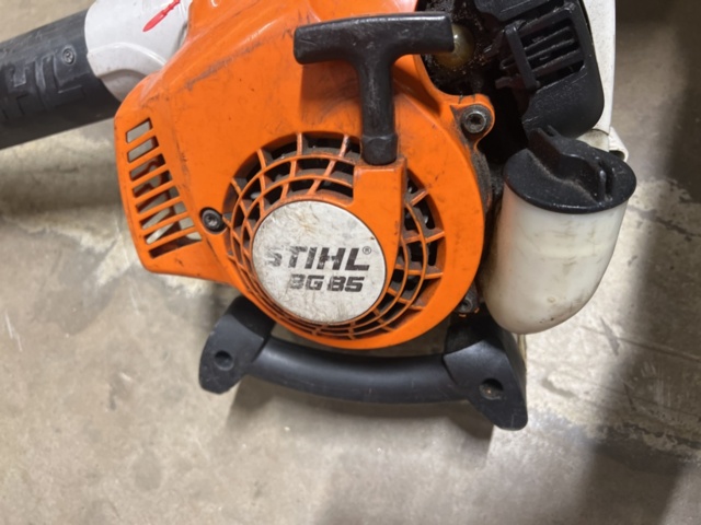 1431608-5 Kapmaskin, lövblås, och vattentankar 2 st