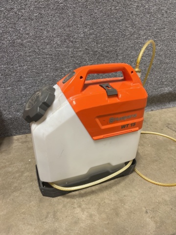 1431608-6 Kapmaskin, lövblås, och vattentankar 2 st