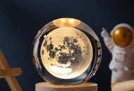 1463080 4 st Kristalllampor med 3D-Graverad Måne och Träbas - Fri frakt