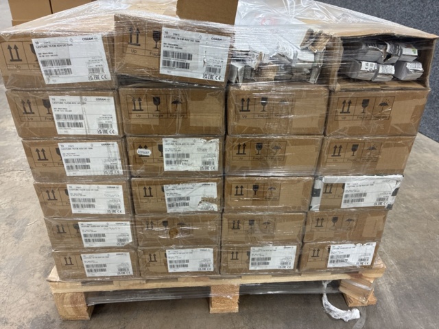 1462964-6 Approximately 230 fluorescent tubes Osram Ledtube T8 EM ADV UO 1500