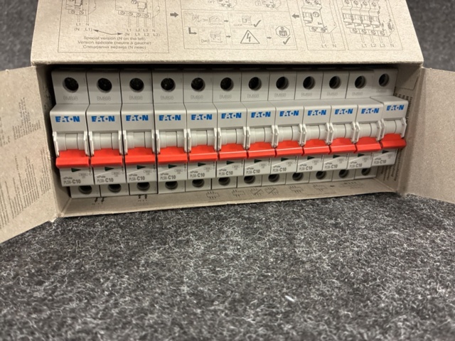 1462967-5 12 pcs Mini switch EATON PLS6 1-pole 10A C C10A 6kA