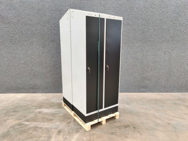 1463394-2 2 st Klädskåp CLASSIC Sluttande tak, sockel, 2 sektioner