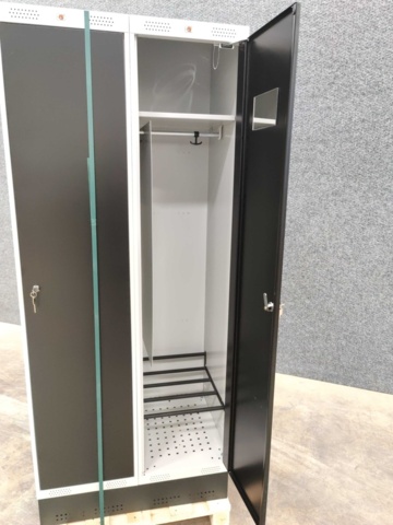 1463394-5 2 st Klädskåp CLASSIC Sluttande tak, sockel, 2 sektioner