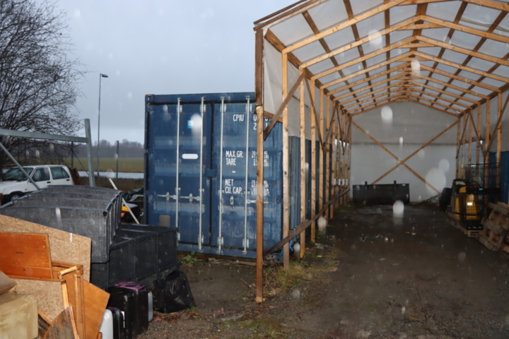 1295800-2 Container 20 fot med innehåll