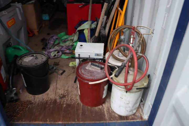 1295800-13 Container 20 fot med innehåll