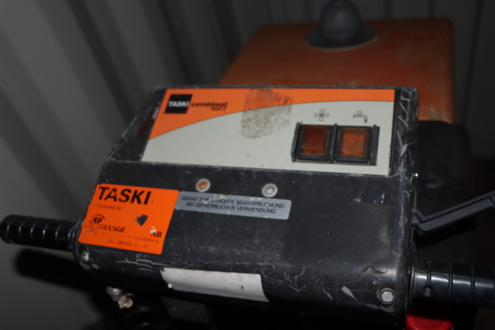 1295800-26 Container 20 fot med innehåll