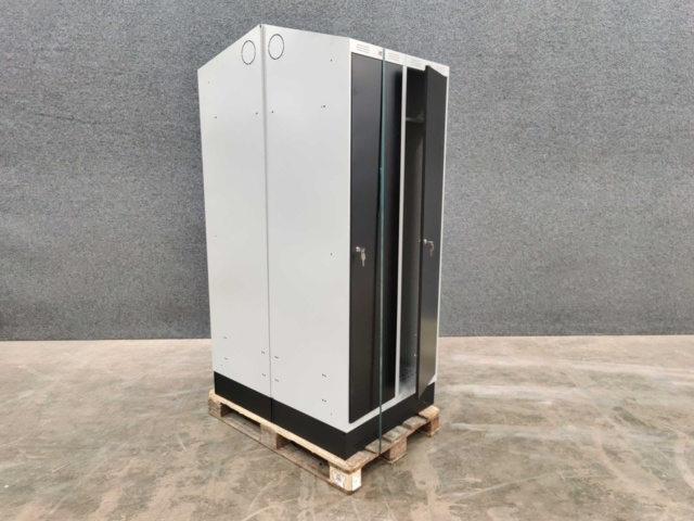 1463395-2 2 st Klädskåp CLASSIC Sluttande tak, sockel, 2 sektioner