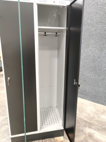 1463395-6 2 st Klädskåp CLASSIC Sluttande tak, sockel, 2 sektioner