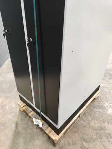 1463395-9 2 st Klädskåp CLASSIC Sluttande tak, sockel, 2 sektioner