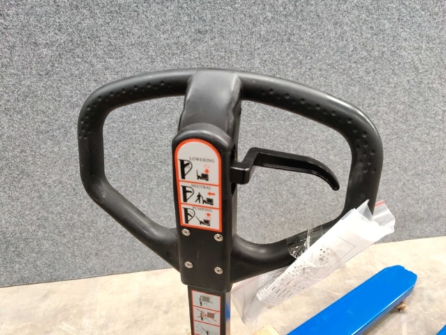 1463402-5 Scissor lift truck 1500 kg