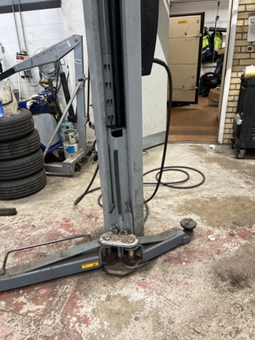 1430088-3 Tvåpelarlyft Rotary Lift 3500kg