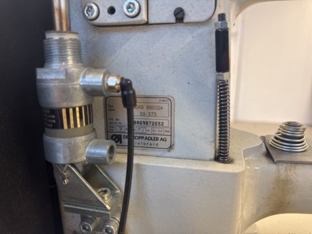 1321242-10 Sewing machine DÜRKOPP ADLER. 69-373