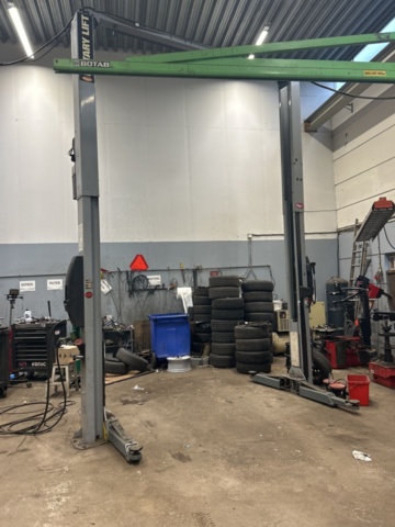 1430093-9 Tvåpelarlyft Rotary Lift 4500kg