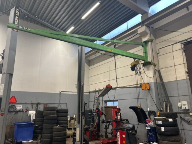 1430094-1 Pelarmonterad svängkran