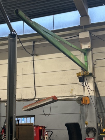 1430094-5 Pelarmonterad svängkran