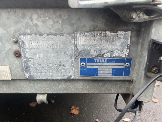 1351378-18 Släpvagn - Thule ZS1000 -2011