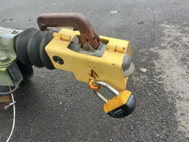 1351378-24 Släpvagn - Thule ZS1000 -2011