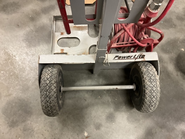 1406983-5 Vagn med tryckluftsslang