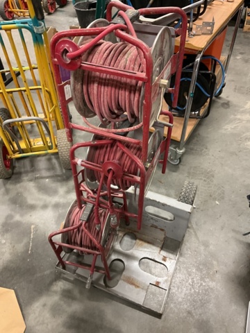 1406983-7 Vagn med tryckluftsslang