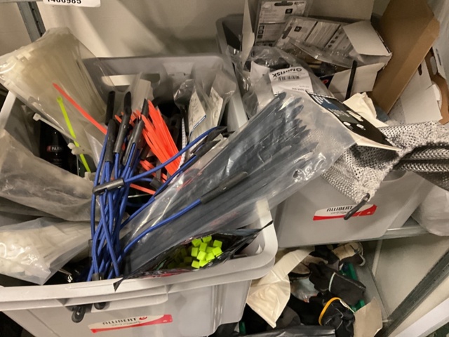 1406985-4 Allt i hyllan